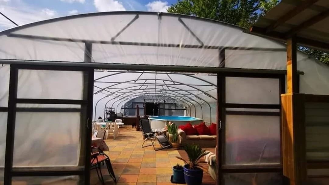 Entrance to the shared pool and relaxation area at Fern Fields