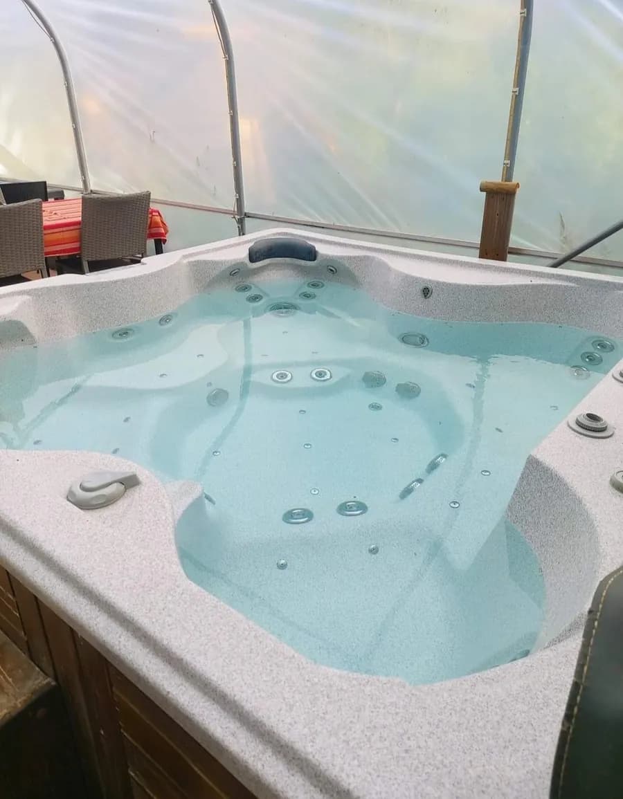 Hot tub at Fern Fields